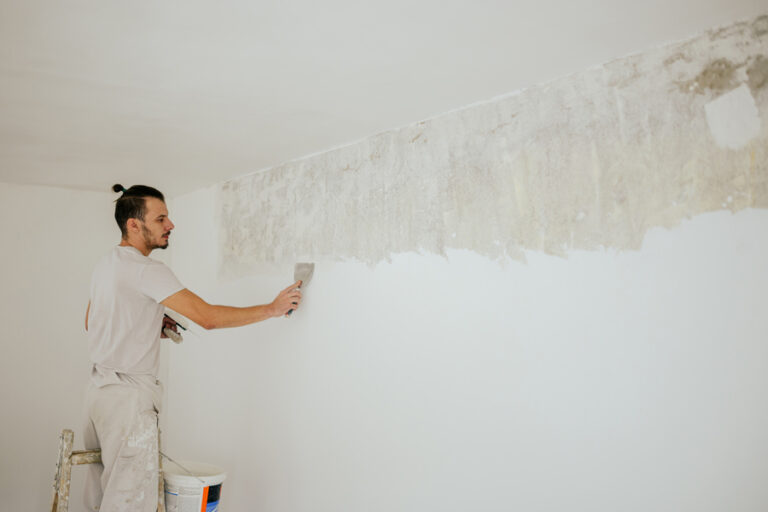 Conseils efficaces pour enlever les taches sur un mur à la chaux
