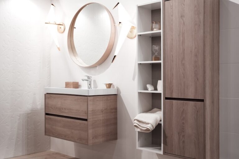 Une porte de placard idéale de salle de bain