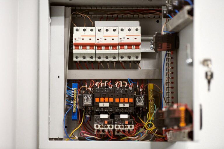 Disjoncteur et branchement télérupteur Merlin Gerin Multi 9 TL
