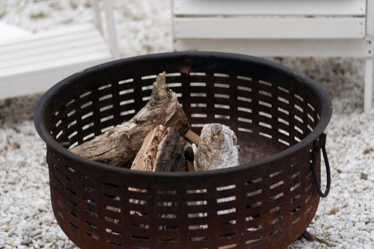 Panier en acier perforé conçu pour favoriser la circulation de l’air