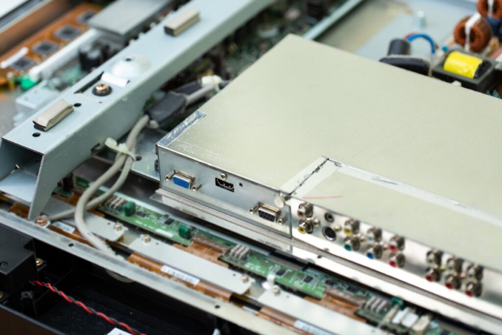 Un amplificateur de TV grillé