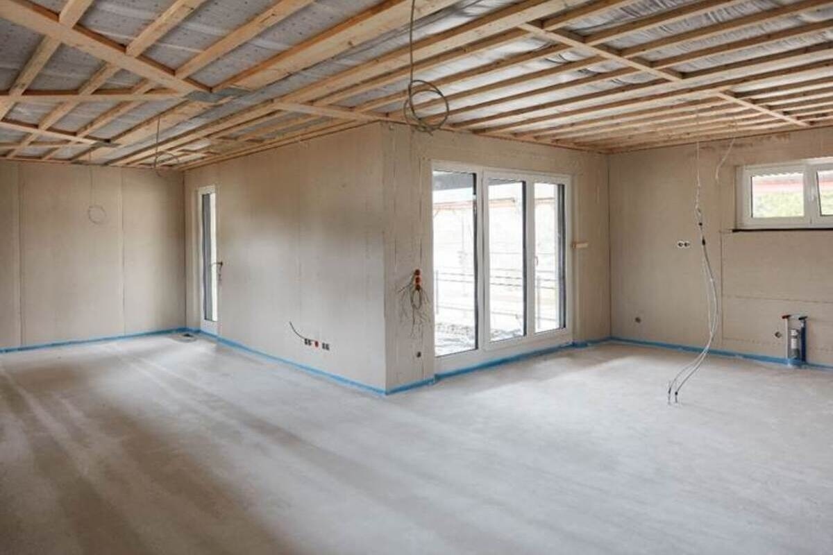 Chape sèche durant la construction d'une maison