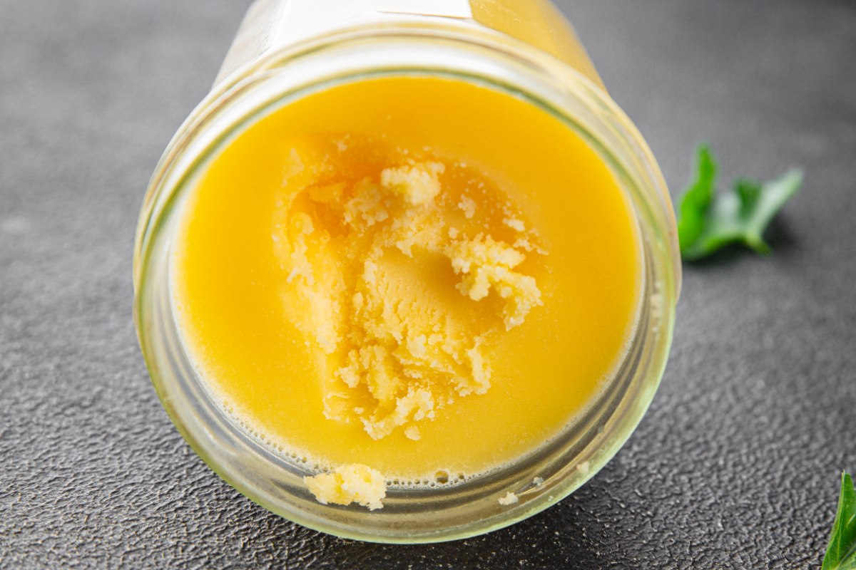 Un bocal avec de la graisse de canard