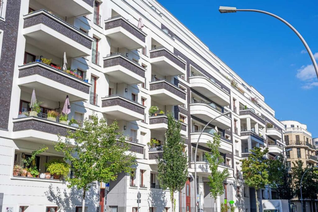 Un grand immeuble d'appartement moderne à Montpellier