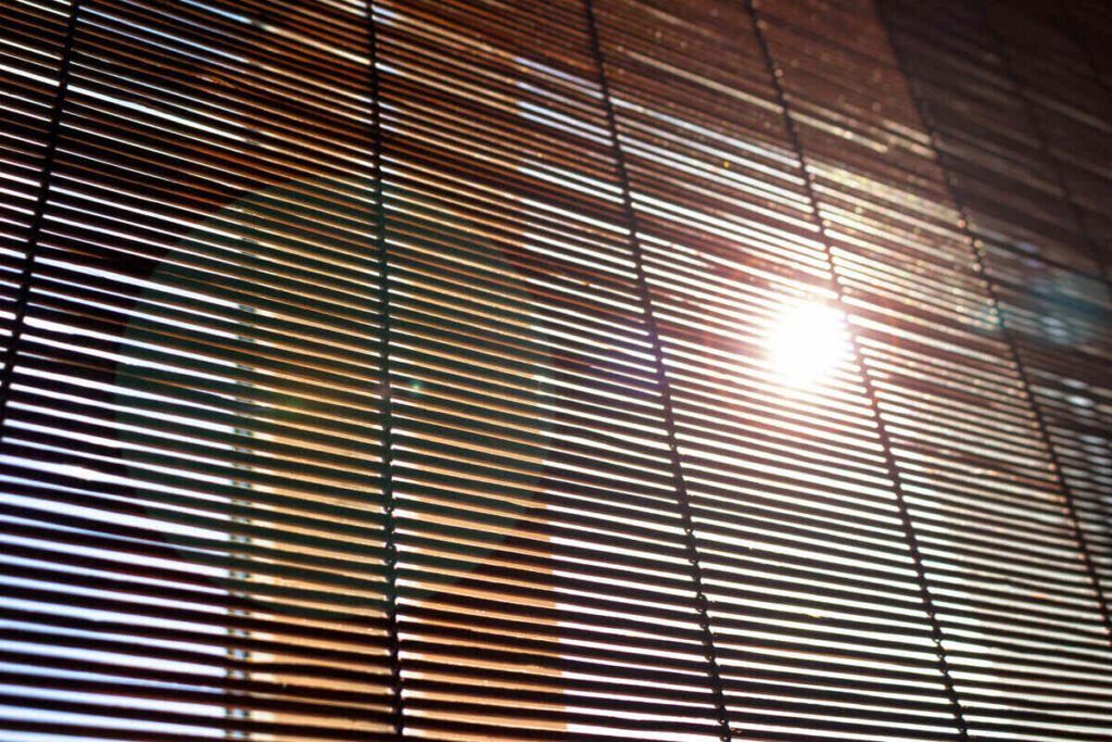 Store vénitien en bois orientable