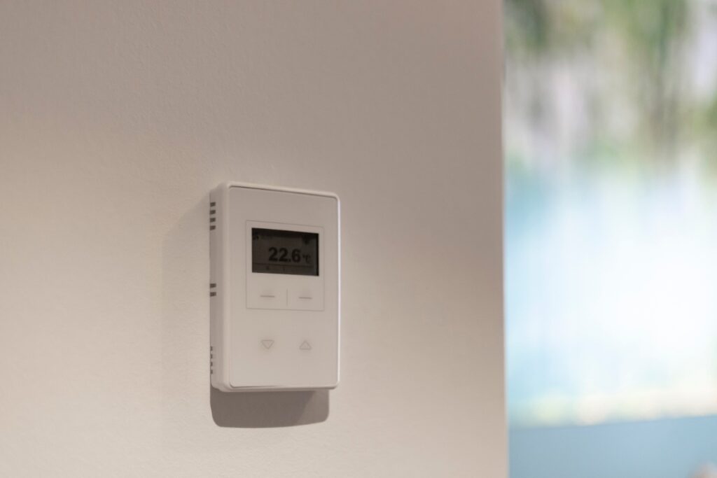 Un thermostat tybox 117 sur le mur