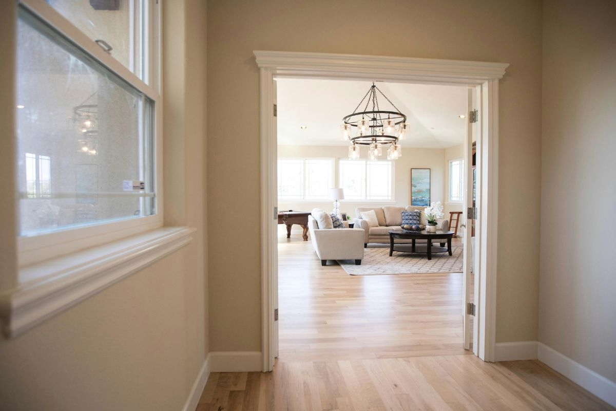 Appartement avec un plancher de bois franc à Montréal