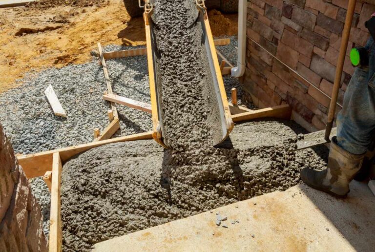 Coulage du béton sur un chantier
