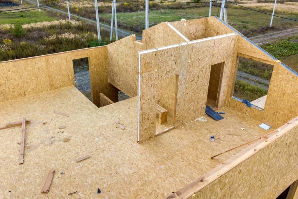 Une nouvelle maison construite en OSB