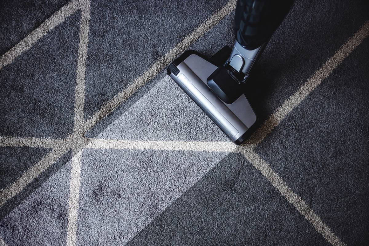 Aspirateur laveur pour nettoyer une moquette