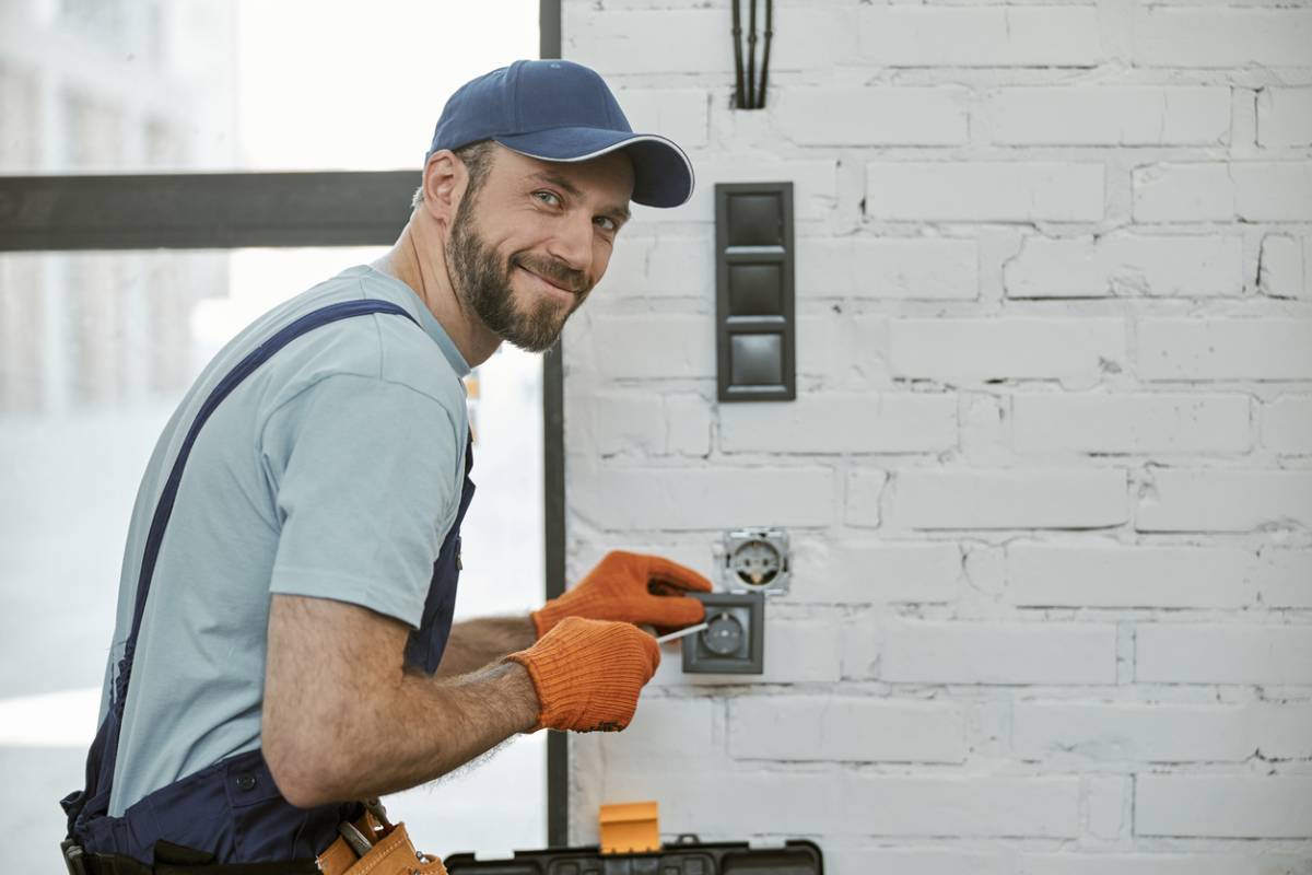 Étudiant en formation professionnel électricien
