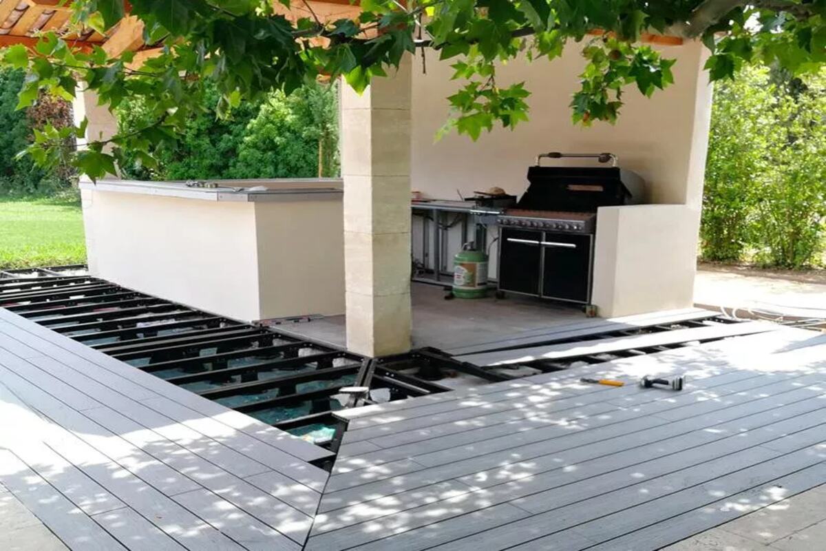 Terrasse composite sur plots de qualité