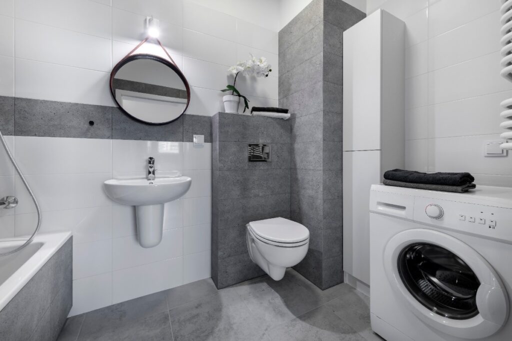 Design intérieur de salle de bain avec une toilette